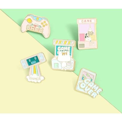 Crane Game Enamel Pins Rainbow Gamepad Video Game Player Brooches for Kids Friends Bag Lapel Pin Cartoon Badge Jewelry Wholesale