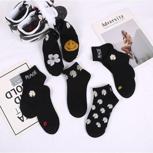 KPOP 2PCS/Pair G-Dragon Multi-Style Breathable Embroidery Daisy Printing Elastics Socks Women Socks Accessories A17
