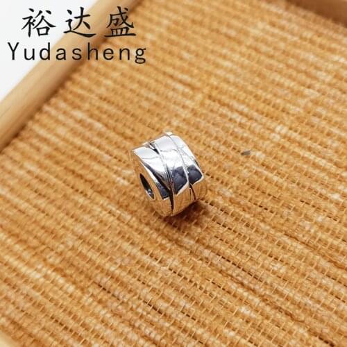 2021 Autumn Jewelry Polished Ribbons Clip Smooth and Shiny Ribbon Are Intertwined In Charm
