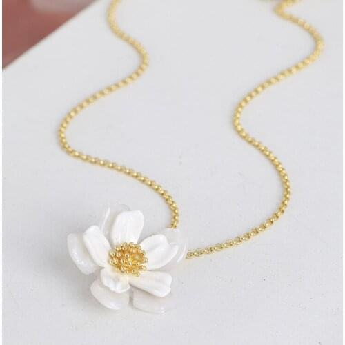 Sweet and fresh shell double flower shape necklace