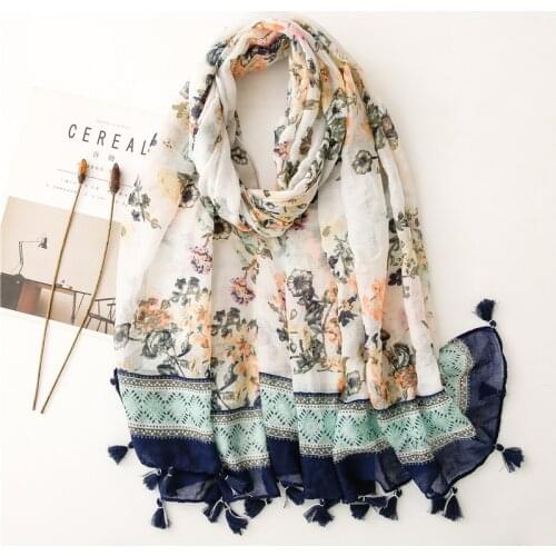 Fashion Autumn Women Viscose Scarf Aztec Ethnic Retro Floral Tassel Beach Shawls and Wraps Female Foulards Echarpe Muslim Hijab