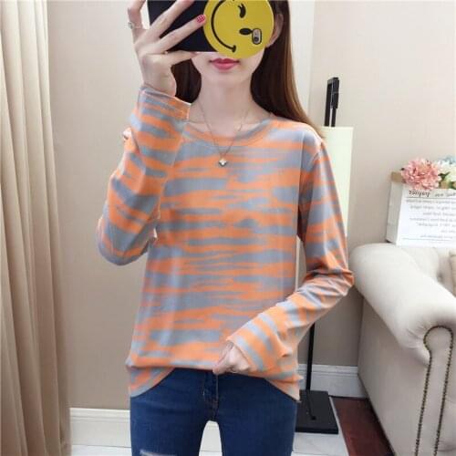 2019 new womens retro long-sleeved t-shirt female loose casual shirt simple striped camouflage bottoming shirt women