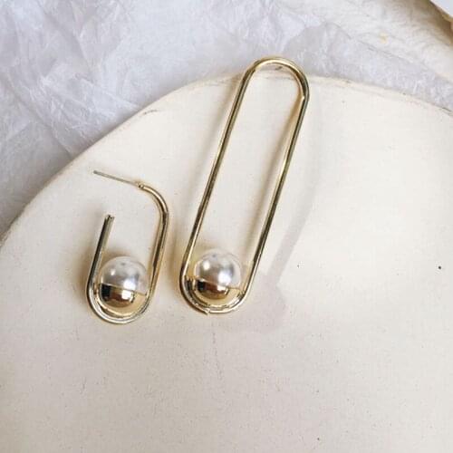 Asymmetry Hollow Pearl Golden Metal Stud Earrings 2019 New Fashion Geometric Alloy Rotating Needle Stud Earrings Women Jewelry