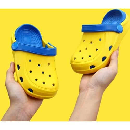 2021 Summer New Hole Shoes Breathable Non-slip Children Sandals Toes-capped Home Slipper Cute Hollow for Boys and Girls Fashion