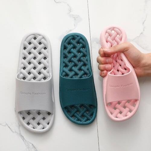 2021 New Slippers Women Summer Hollow out Flat Bottom Indoor Home Couples Bathroom Non-slip Soft Ins Tide To Wear Cool Slippers