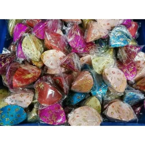 5pcs Shell shape Embroidery Brocade Silk Coin Bags,Purse, Jewelry Bags, rings bag, earring bag Random Color 2