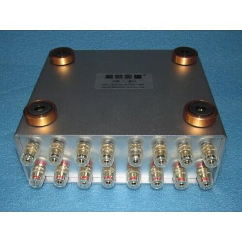 Two pairs of speakers and two power amplifiers lossless switching / two in two out AB contrast conversion free plug switch