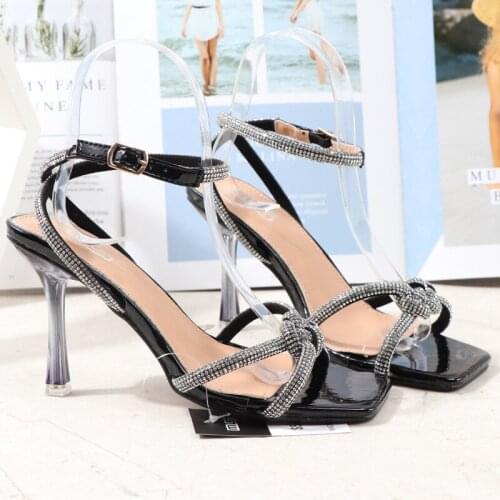 Women Slippers 2021 Summer Fairy Wind Joker Open-Toed Fashion Womens Sandals Cross Strap Wear Out Party High Heels Shoes