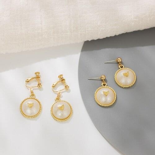 Jaeeyin 2021 New Arrivals Trendy Earring Clip Oval White Pearl With Small Bee Gothic Jewelry Temperament Gift For Women Girl