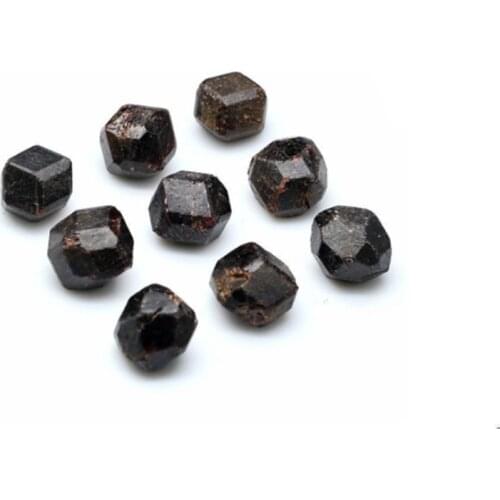 Natural crystal garnet raw material tumbling stone red wine rough stone mineral specimen