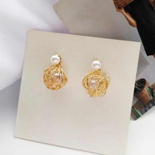 Fashion Statement Clip on Earrings New Imitation Pearl Metal Hollow Ball Earring No Hole for Women Geometric Pendant Pendientes