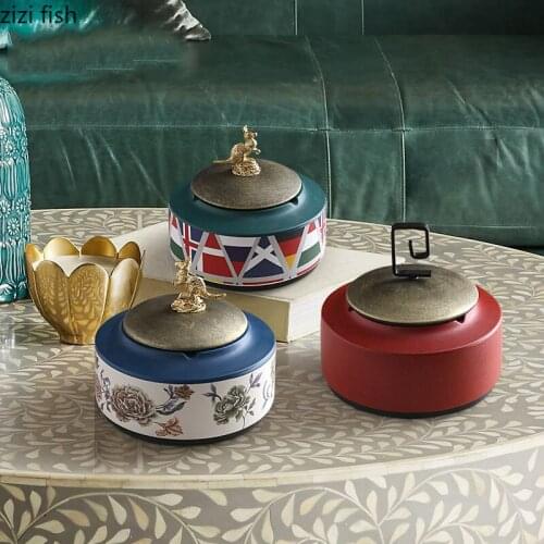 Retro Style Windproof Portable Ashtray Home Ceramic Ashtrays Hotel Use Golden Animal Decorative Lid Ash Tray Gifts for Boyfriend
