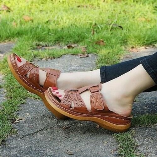 Explosive style wedge heel plus size womens casual sandals fashion slippers platform wedge heel non-slip hole beach shoes Cozy