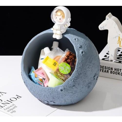 Astronaut keys, lockers, candy trays, home decorations, living room table knickknacks, lovely decorations for your girlfriend