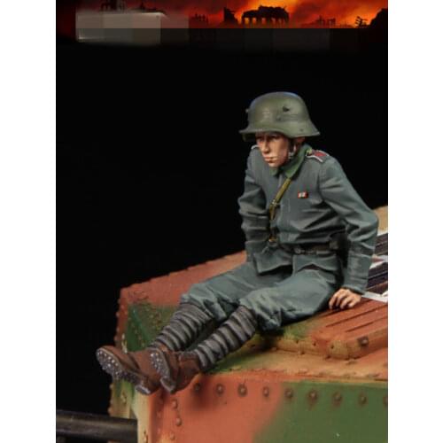 1/35 Resin Figure Model kits 1 figures Unassambled Unpainted 908