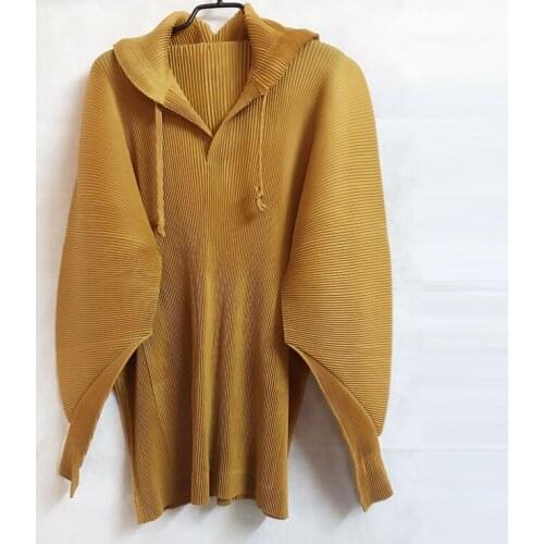 Spring and Summer Pleated Top Available for Men and Women Miyake Folded Cap and Guard Clothes