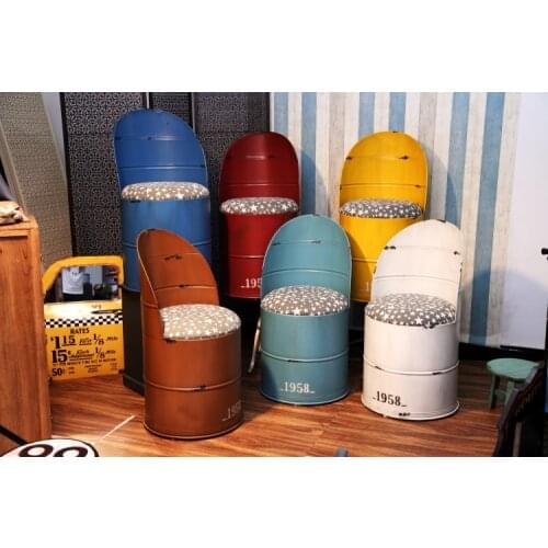 Industrial wind bar. The tables and chairs chair. Wrought iron pot of stool