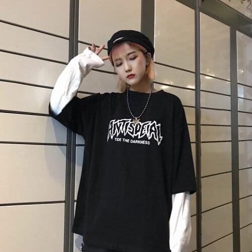 Letter print hip-hop Harajuku black and white hip-hop T-shirt men and women spring break two long-sleeved loose womens T-shirt