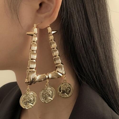 DIEZI Exaggeration Punk Triangle Rivet Dangle Drop Earrings For Women Ladies Human Head Queen Pendant Earrings New Pendientes