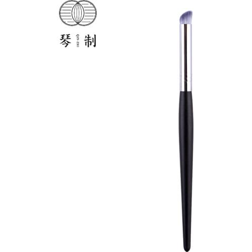 QINZHI Professional Handmade Make Up Brush G210 Angled Concealer Brush Soft Synthetic Fiber Makeup Brushes