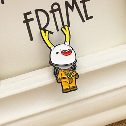 Ha ha ha Laughing deer Enamel Pin Brooches Reindeer at Christmas Fun animal Lapel Pins Bag clothes cute jewelry badge gift