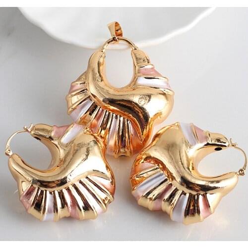 Fashion Jewelry Dubai Big Jewelry Set For Women Earrings Pendant Romantic Heart Jewelry Set For Engagement Copper Jewelry Trend