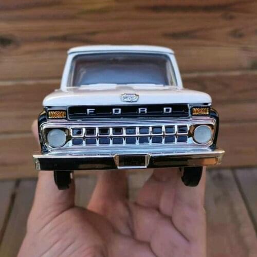 Diecast 1/24 Scale Ford Pickup F-100 Classtic Truck Toy Car Model Simulation Alloy Metal Vehicle for Collectible Gift Display