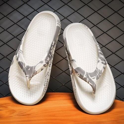 New Flip Flops for Man Fashion Slipper Shoes Beach Sandals Garden Footwear Men Comfortable Light Weight EVA Slippers Breathable