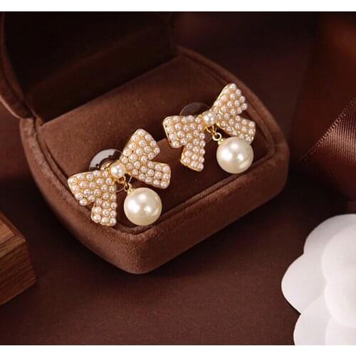 Hot Brand Woman Jewelry Ladies Pearl Pearl Bow Earring Classical Style Fashion Luxury Black Earrings Wedding Winter Jewelry