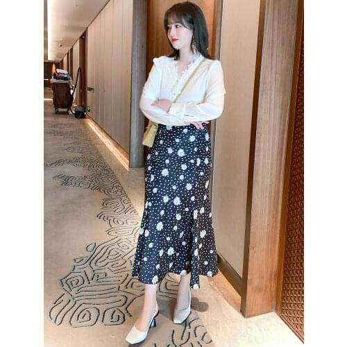 Three dimensional cutting fishtail skirt with hip wave dot Daisy printing 2021 Spring new