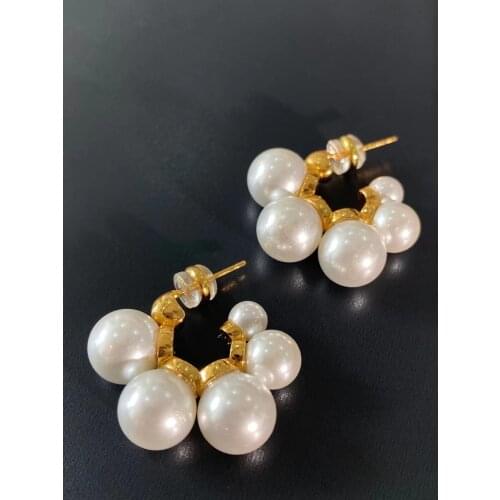 European and American pearl earrings with elegant temperament