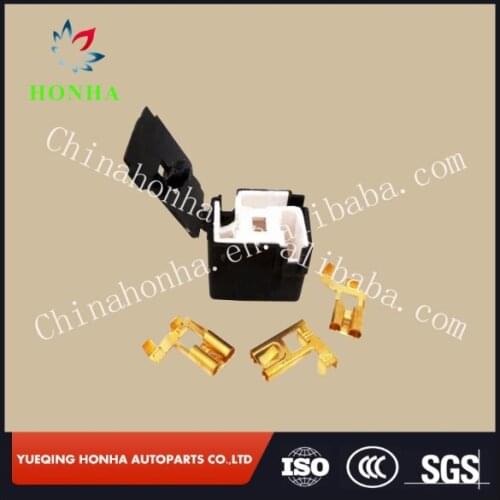 3 Pin 7.8mm H4-2B ceramic Car connector H4 Auto lamp holder plug 7.8mm lamp plug