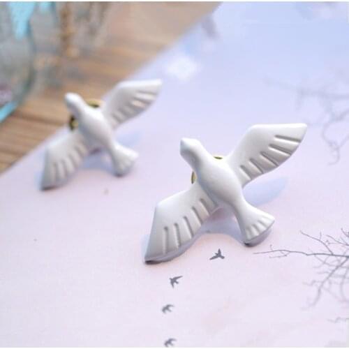 Hot one size Swallow Brooch Acrylic Vintage White Peace Dove Animal Birds Brooch Pin Fashion Jewelry Girl Accessories For Women