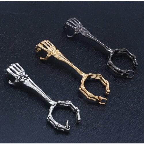 Metal Cigarettes Holder Practical Portable Cigarettes Holder Clamp Skeleton Hand Open Finger Rings For Women Men Jewelry Gift