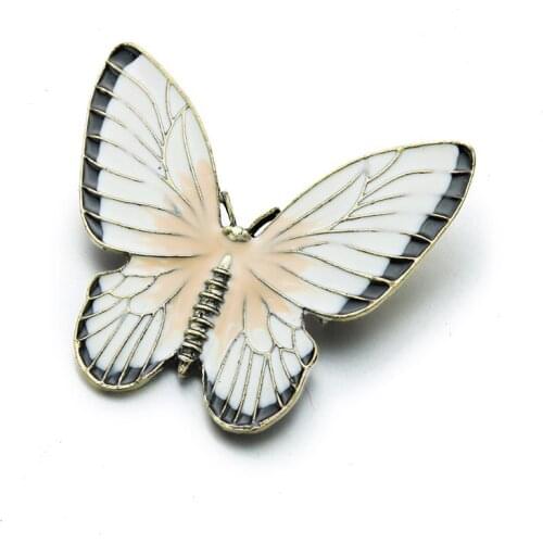 Delicate Vintage Butterfly Chic Brooches Unique Crystal Insect Brooch pins For Women Scarf Pins Suits Dress Accessories DZ081