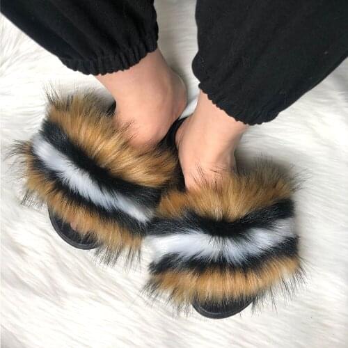 2021 Travel Women Essential Rainbow Colors Faux Fur Slides Ladies Quick Drying Furry Fur Beach Flip Flops Wholesale Large Size