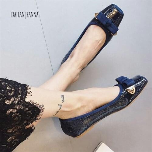 Spring 2018 new bow car line rhombic square head, flat heel, flat bottom, comfortable, large size single shoe 35 - 41