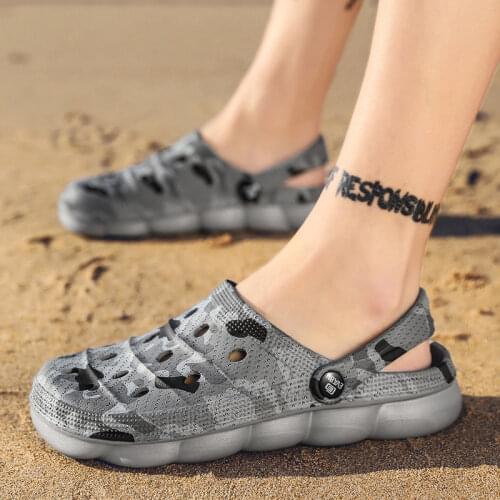 2021 Summer New Mens Clogs Sandals EVA Lightweight Beach Slippers Non-slip Mule Men Women Garden Clog Shoes Casual Flip Flops