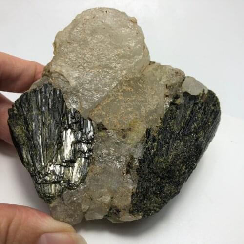 343gNatural white crystal cluster and wolframite symbiosis stone home decoration crystal quartz gem collection ornaments