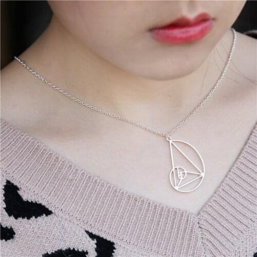 The new golden section collarbone necklace from Europe and America is a gift for my mothers girlfriend