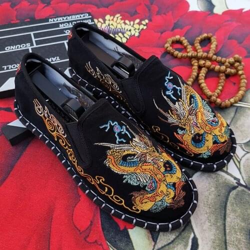 2021 Trendy Chinese Embroidery Men Casual Shoes Black Dragon Pattern Mens Flat Loafer Low Breathable Man Slip On Shoes mocasines