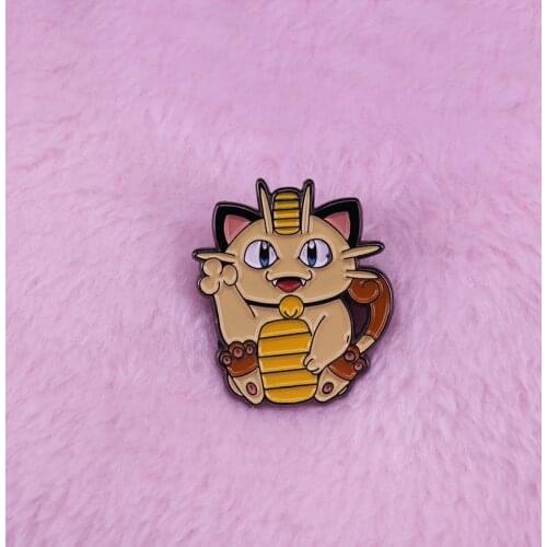 Cute lucky cat badge popular Japanese maneki neko cultural beautiful artwork collection