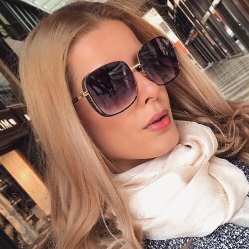 Ladies luxury brand Retro Square Sunglasses Women Metal Frame giltter Sun Glasses For Women Trendy Shades Punk Oculos UV400