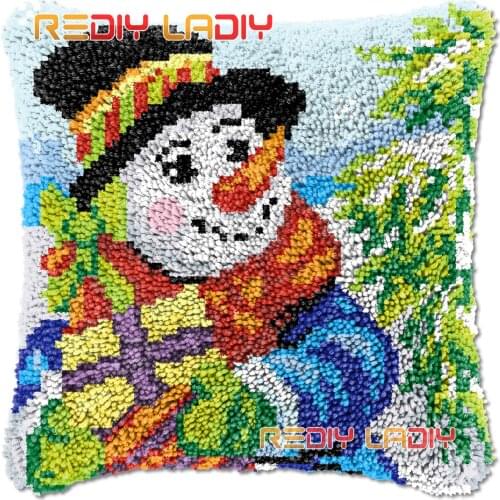 Latch Hook Cushion Cover Christmas Snowman Needlepoint Kits Chunky Acrylic Yarn Crocheting Pillow Case Arts & Crafts