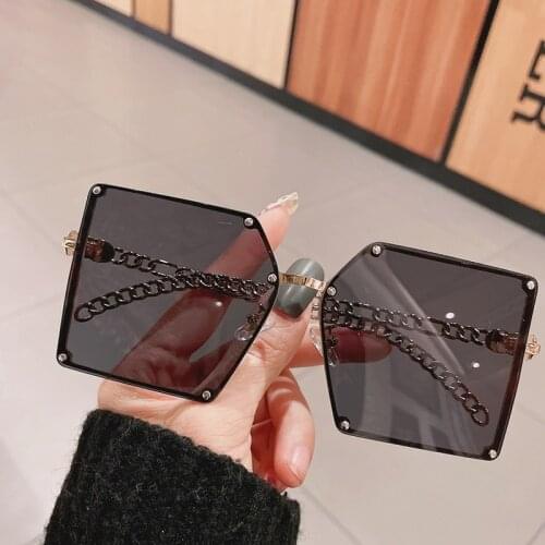 2021 New Fashion Oversize Gradient Sunglasses For Women Vintage Alloy Chain Frame Rivet Square Sun Glasses Unisex Elegant Shades