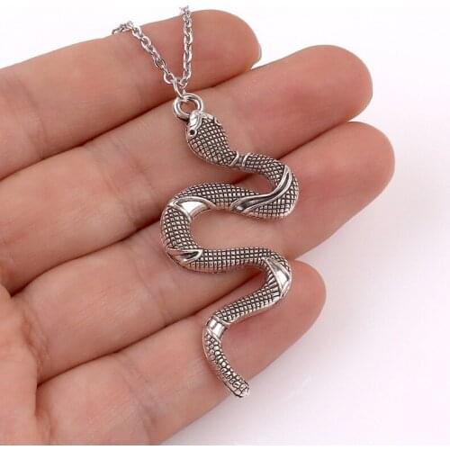 Womens Punk Style Girl Spirit Snake Pendant Necklace Gold Silver Metal Alloy Clavicle Necklace Jewelry Party Birthday Gift