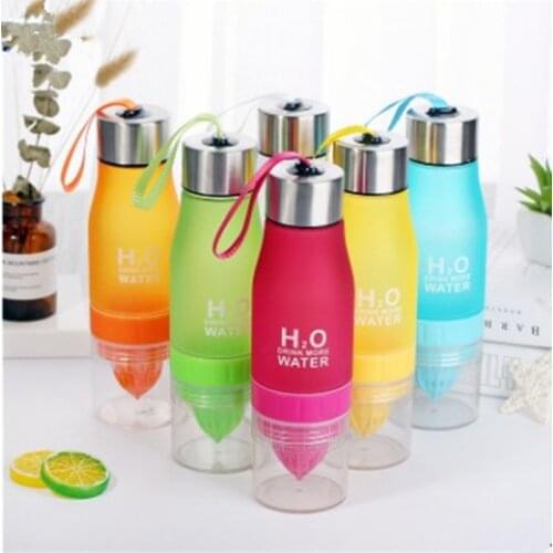 Creative Fruit Juice Infuser Water Bottle 650ml Plastic Portable Lemon Juice Bottle For Water Sport Outdoor Shaker