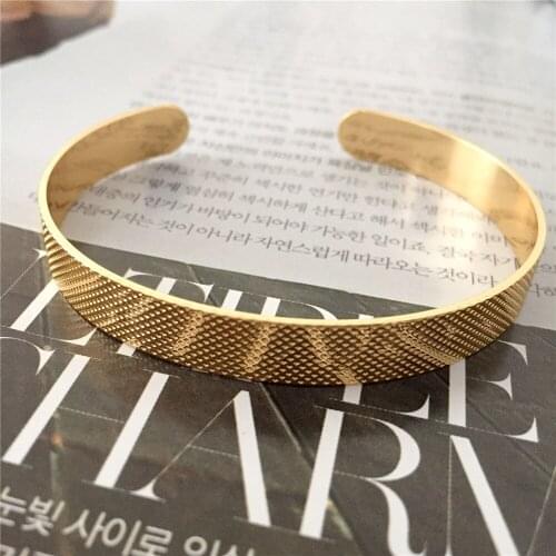 New Gold Color Plating Textured Bangle For Women Girl Office Lady Runway Modern Vintage Casual Elegant Chic Jewelry Accessory