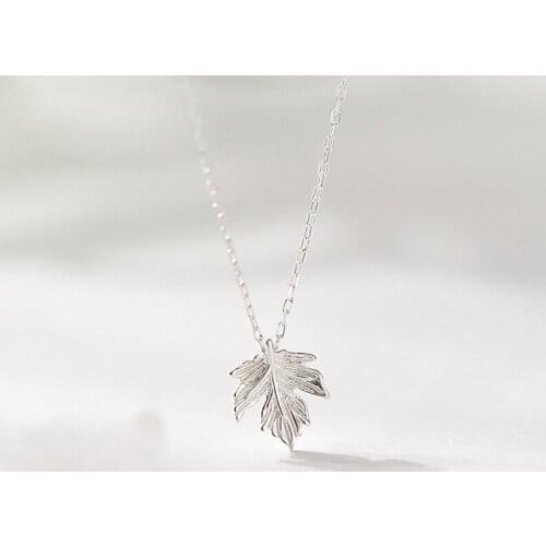 S925 Silvery Maple Leaf Pendant Necklace New Exquisite Jewelry For Women Wedding Engagement Fashion Valentines Day Gift