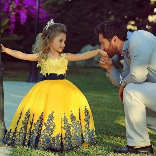 Girls Yellow Ball Gown Flower Girls Dresses For Wedding Black Lace Yellow Girls Celebrity Gowns Girls Birthday Gown For Photos